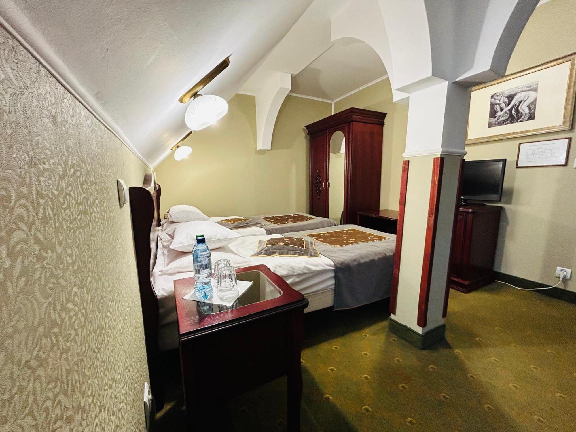 Pod Zamkiem Bed and breakfast 4*